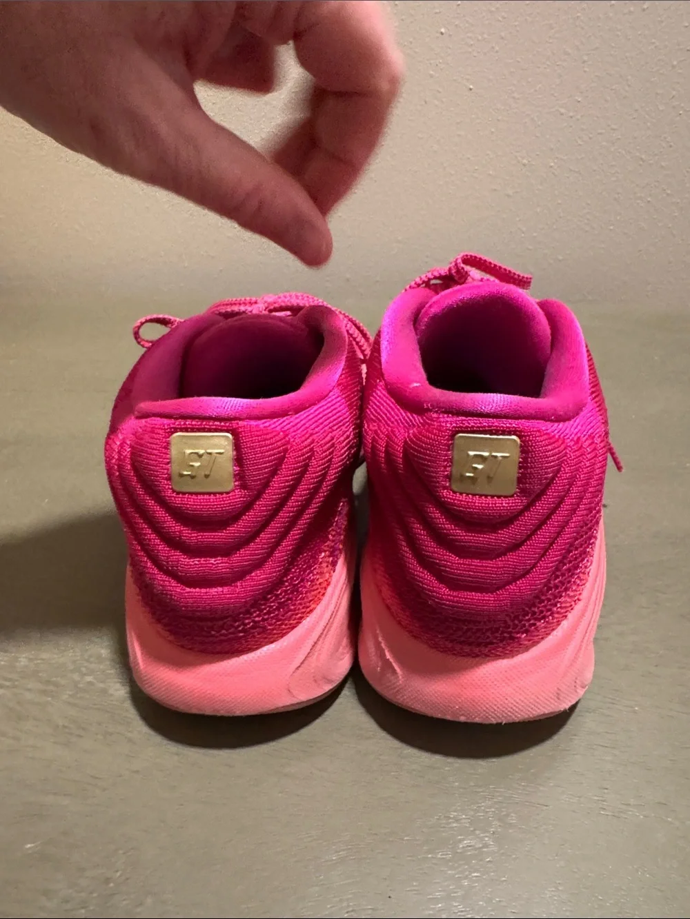 Nike Women's Air Zoom GT Hustle 3 Bright Pink Knit Running Sneakers size 10